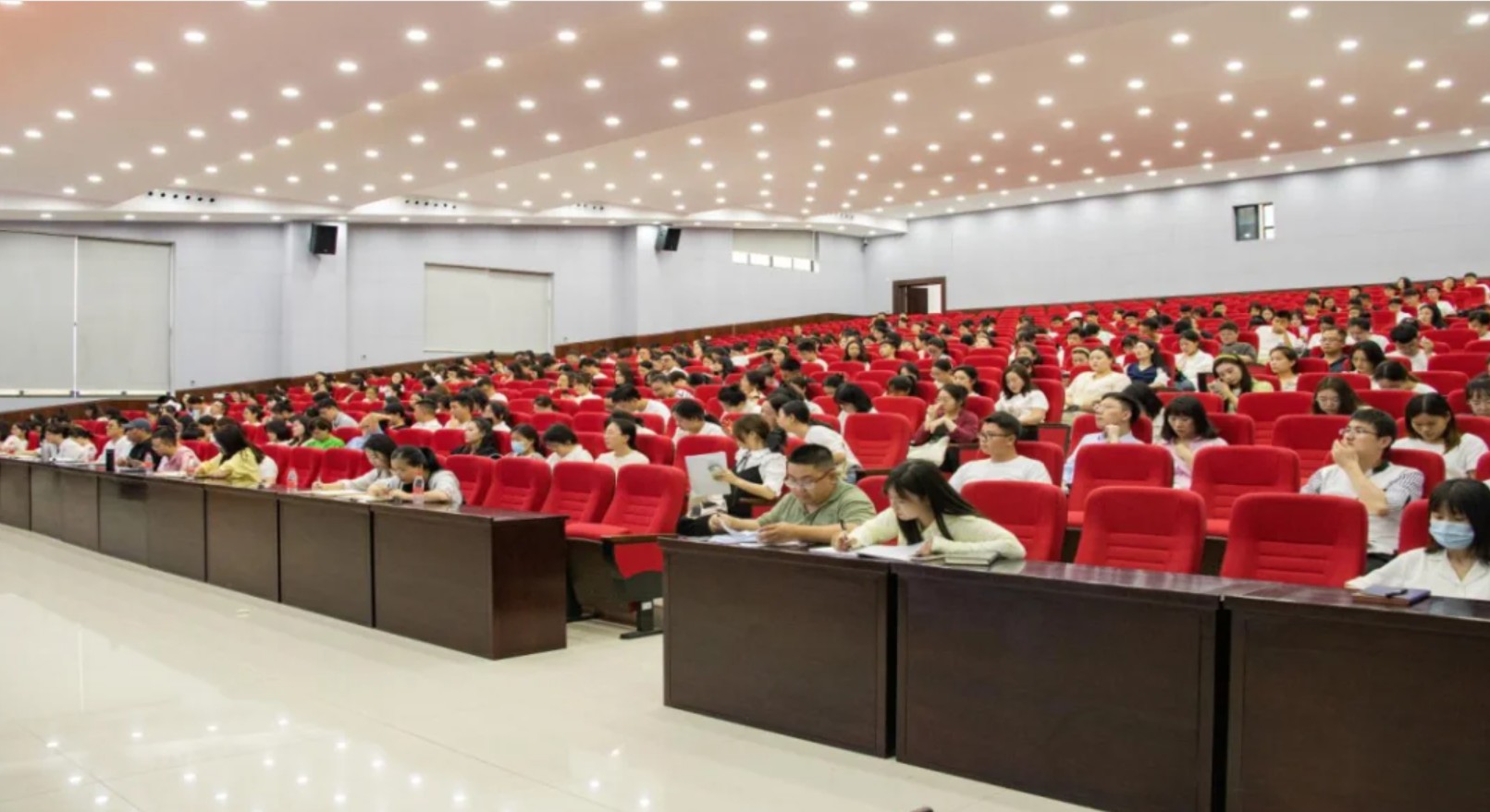 党员培训专题讲座 | 聚焦世界百年未有大变局，学习党的二十大精神报告