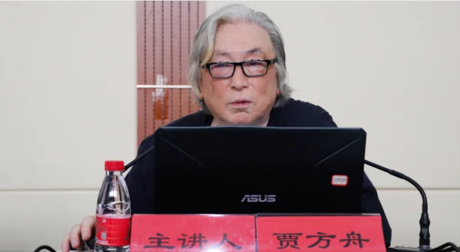 著名艺术批评家贾方舟先生应邀到开云官网作学术讲座