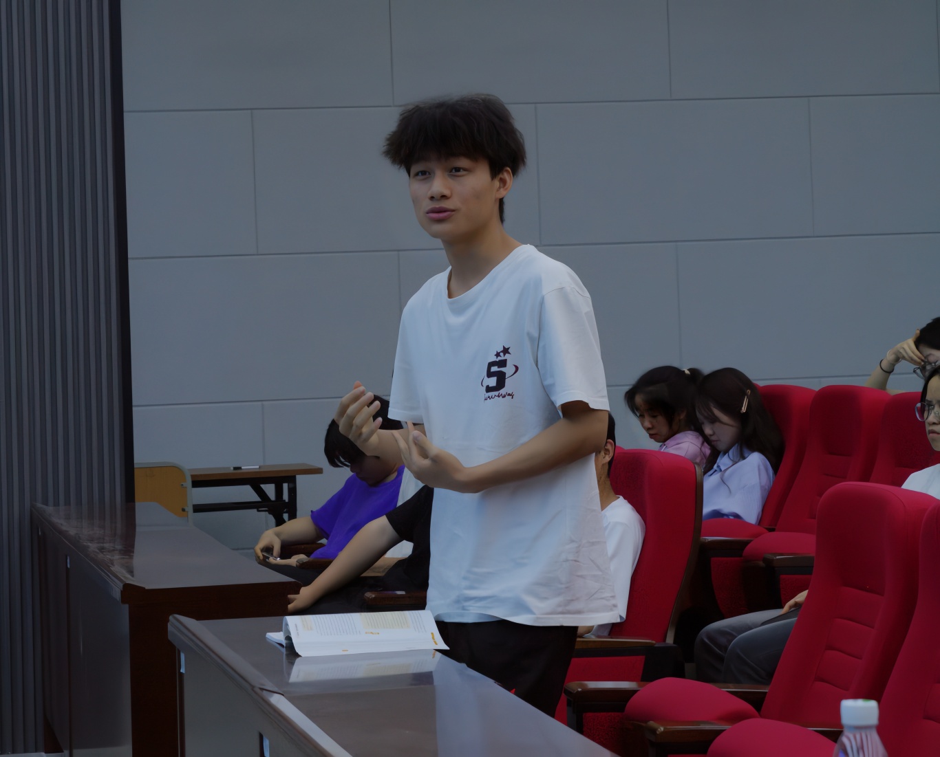 同学提问交流.jpg